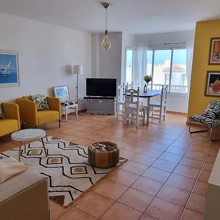 Gilda: Beautiful Spacious Apartment. Seaview From Rooftop Terrace