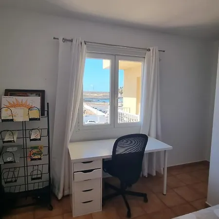 Gilda: Beautiful Spacious Apartment. Seaview From Rooftop Terrace Lejlighed *