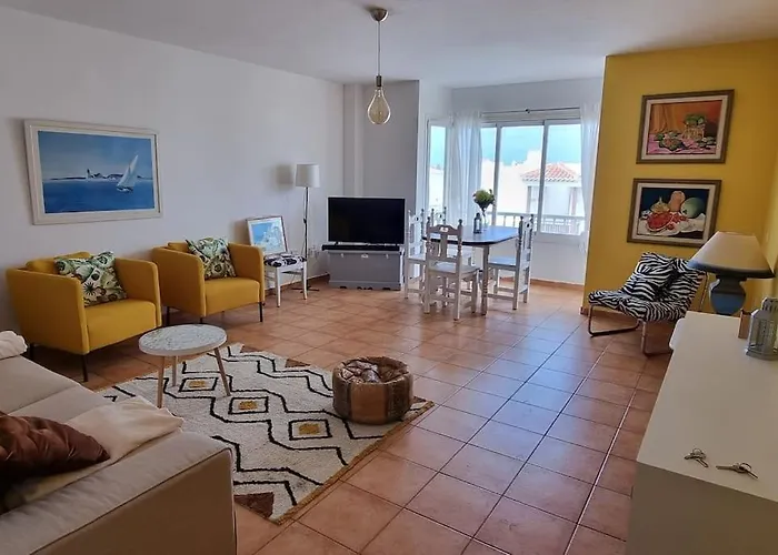 Gilda: Beautiful Spacious Apartment. Seaview From Rooftop Terrace