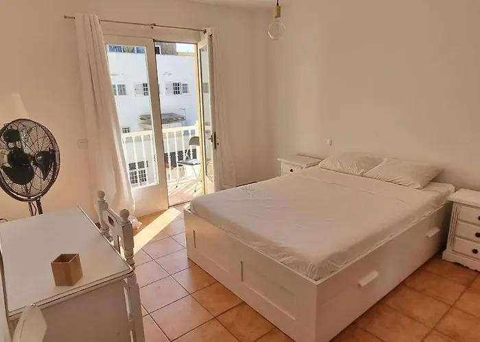 Gilda: Beautiful Spacious Apartment. Seaview From Rooftop Terrace