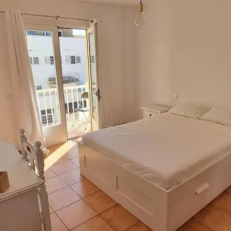 Gilda: Beautiful Spacious Apartment. Seaview From Rooftop Terrace